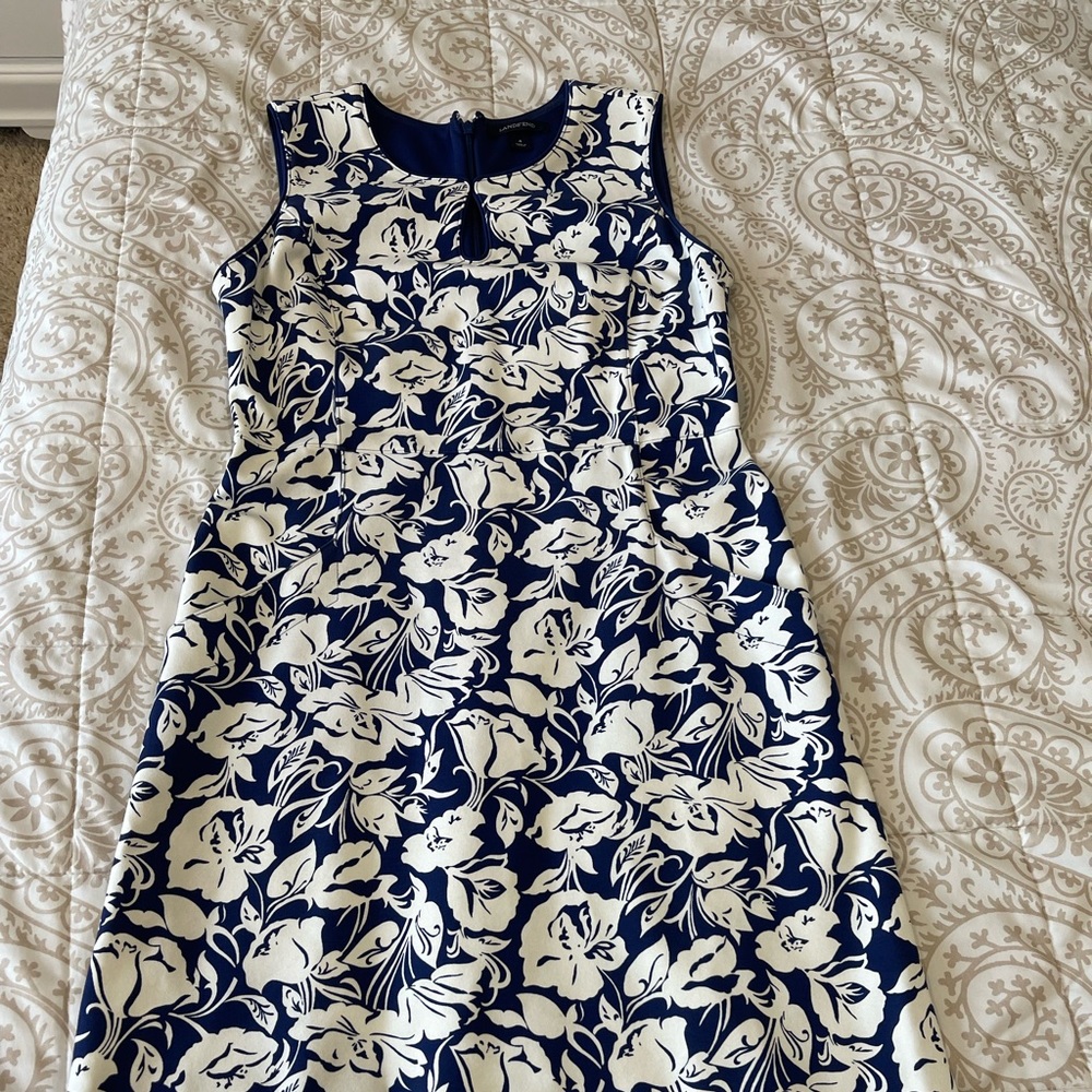 Lands End dress size 4, length 38. Never worn. NEW NO TAGS